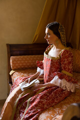 Renaissance lady profile © Anneke