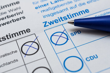 Wahlschein ankreuzen - Stimmzettel - Briefwahl