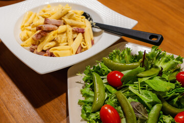 カルボナーラペンネとフレッシュグリーンサラダ