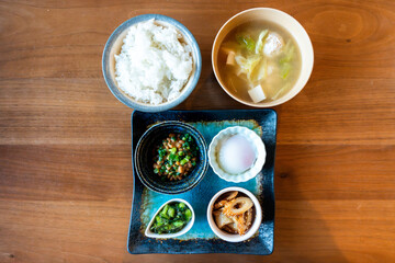 納豆と温泉卵付き和朝食セット