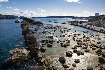 熊野の奇岩、橋杭岩（ドローンによる空撮）