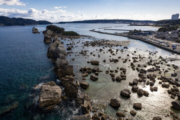 熊野の奇岩、橋杭岩（ドローンによる空撮）
