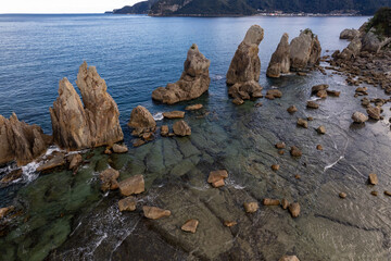 熊野の奇岩、橋杭岩（ドローンによる空撮）