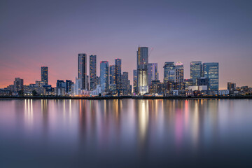 Fototapeta premium Canary Wharf shot from the Greenwich peninsula, in the blue hour.