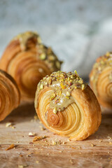 Selbstgemachte New York Rolls – Blätterteigrollen mit Schokocreme und Pistazienfüllung