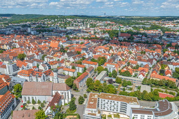 Die ostwürttembergische Großstadt Ulm an der Donau aus der Vogelperspektive