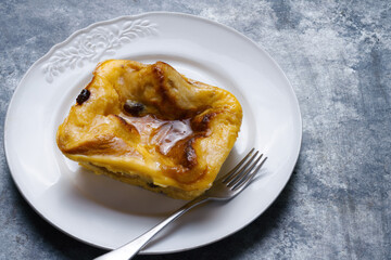 traditional english bread and butter pudding
