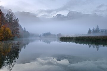 Morgendlicher Nebel über dem Almsee in Oberösterreich © Manfred