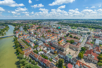 Die Innenstadt von Neu-Ulm am bayerischen Donau-Ufer in Schwaben im Luftbild