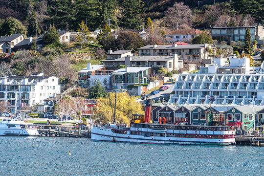 Scenic view around lake wakatipu queenstown new zealand
