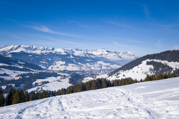 Obraz premium The view of Megeve and its countryside in Europe, France, Auvergne Rhone Alpes, Haute Savoie, Megeve, in summer, on a sunny day.