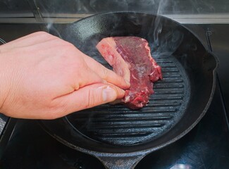 Steps for frying sirloin steak in a cast iron pan, illustrated in a series of images.