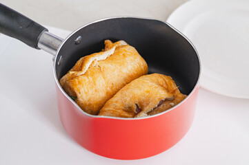 フライパンで煮る栃尾揚げ巻き