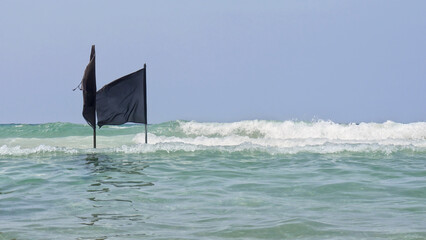 Black flag in the sea of ​​Israel means dangerous currents and underwater objects