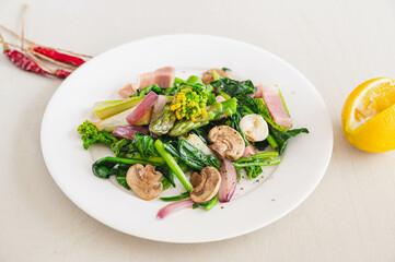 春野菜とベーコンのガーリック炒め