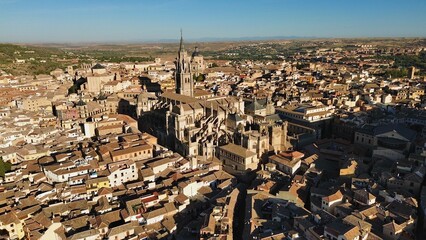 foto de drone de Catedral de Santa María de Toledo España europa © clemMTravel