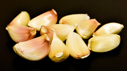 vegetable images. photos of garlic cloves.
