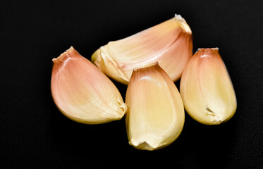 vegetable images. photos of garlic cloves.