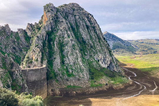Hiking to Montejaque dam (Presa de Montejaque) and Hundidero cave (Cueva del Hundidero) in the province of Malaga, Andalusia, Spain