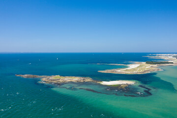 Fototapeta premium The tip of Conguel and the islet of Toul Bihan in Quiberon in Europe, France, Brittany, Morbihan, Quiberon, in summer, on a sunny day.