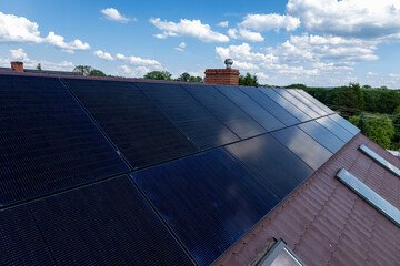 Odnawialne źródła energii, zielona energia ze słońca, panele fotowoltaiczne, instalacja