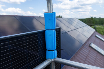 Odnawialne źródła energii, zielona energia ze słońca, panele fotowoltaiczne, instalacja © MR. Stanek