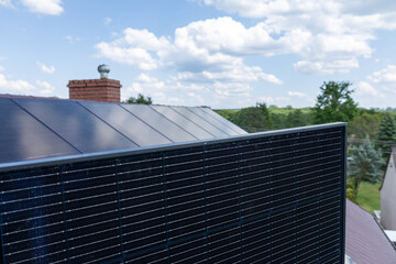 Odnawialne źródła energii, zielona energia ze słońca, panele fotowoltaiczne, instalacja © MR. Stanek