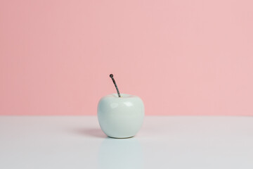 Obraz premium apple white and pink background 