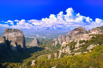 世界遺産・断崖の上に立つメテオラ修道院の絶景