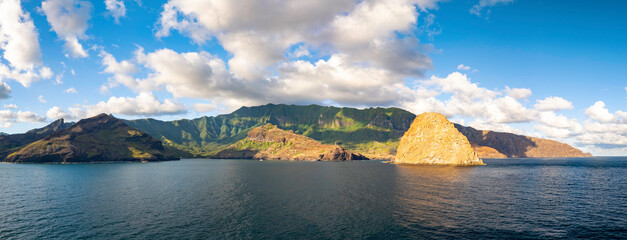Magnifique vue a&eacute;rienne de l'ile de UA HUKA dans l'archipel des marquises en polyn&eacute;sie francaise dans l'archipel des marquises 
