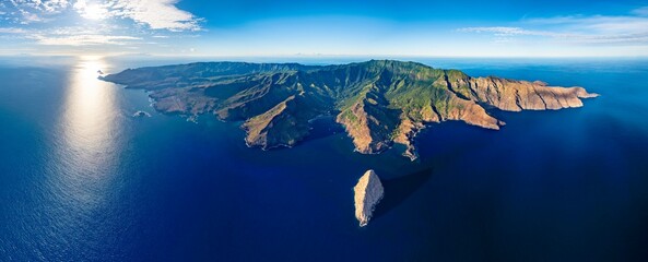 Magnifique vue aérienne de l'ile de UA HUKA dans l'archipel des marquises en Polynésie francaise 