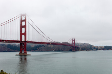 Fototapeta premium Golden Gate bridge on a foggy morning space on right
