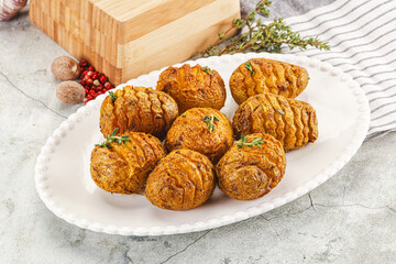 Baked baby potato with thyme