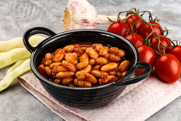White baked bean in tomato sauce