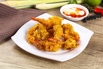 Golden deep prawn tempura wuth sauce