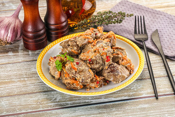 Chicken liver with cream and carrot