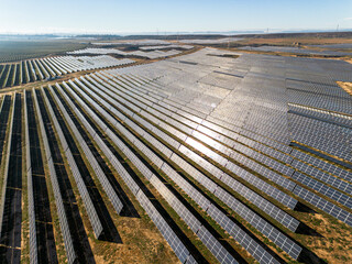 Geometric solar farm layout in Teruel, Spain, reflecting sustainable energy solutions. Aerial perspective emphasizing efficiency and environmental impact.