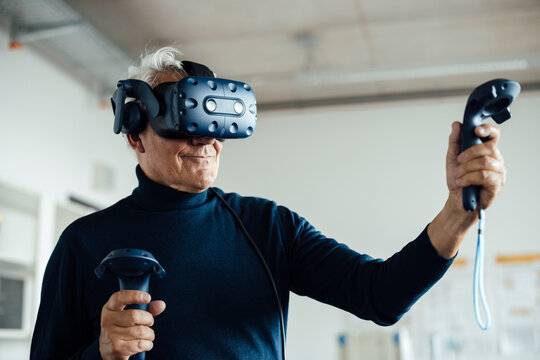 Engineer using virtual reality technology in a laboratory setting
