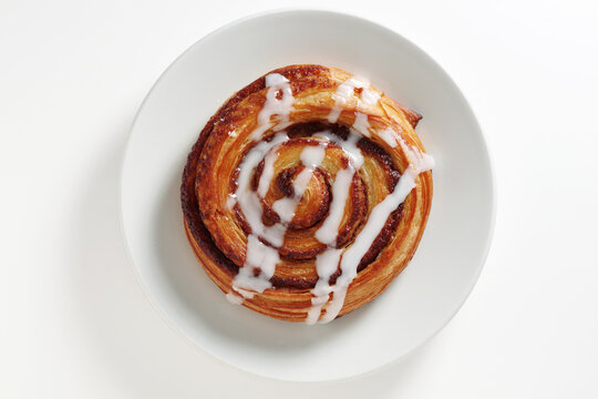 Puff pastry cinnamon bun
