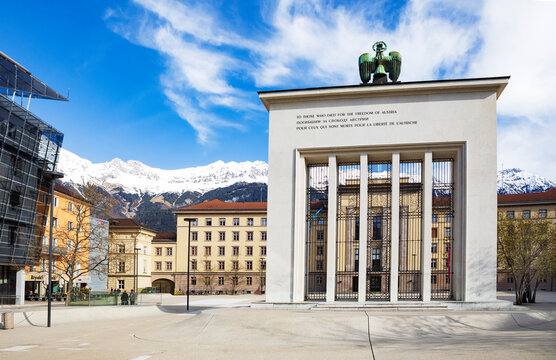 Eduard Walln�fer Platz with Befreiungsdenkmal in Innsbruck, Austria