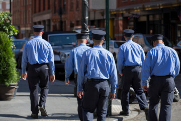grupo de trabajadores de uniforme