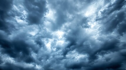 Obraz premium Dynamic sky filled with dark storm clouds creating an intense atmosphere before a possible downpour : Generative AI