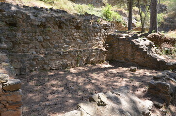 RUINES DU VILLAGE MÉDIÉVAL DU CHÂTEAU DE LASTOURS