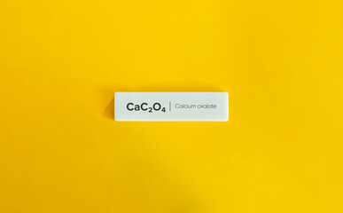 Calcium oxalate (CaC₂O₄) Banner.