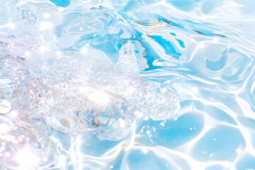 Naklejka premium Sparkling water texture, summer pool, sunlight reflections, background blur, ideal for spa