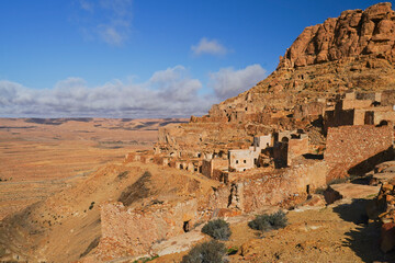 Ksar Guermassa,tipico villaggio fortificato Berbero composto da granai e abitazioni costruiti...