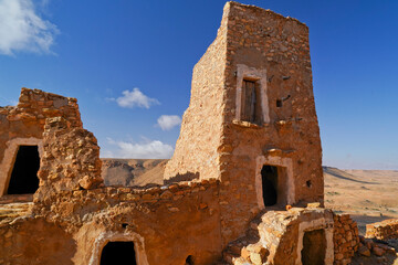 Ksar Guermassa,tipico villaggio fortificato Berbero composto da granai e abitazioni costruiti...