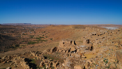 Ksar Jlalta,tipico villaggio fortificato Berbero composto da granai e abitazioni costruiti...
