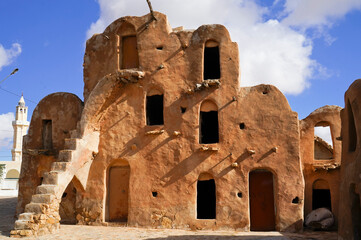 Ksar Ouled Soltane, villaggio fortificato Berbero composto da granai e abitazioni costruiti...
