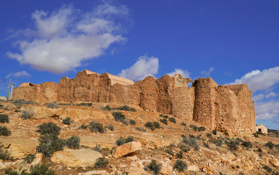 Ksar Ouled Soltane, villaggio fortificato Berbero composto da granai e abitazioni costruiti all'interno di un muro di cinta difensivo.